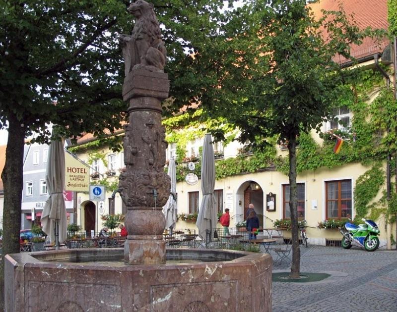 Altstadt-Hotel Zieglerbraeu Дахау Екстер'єр фото