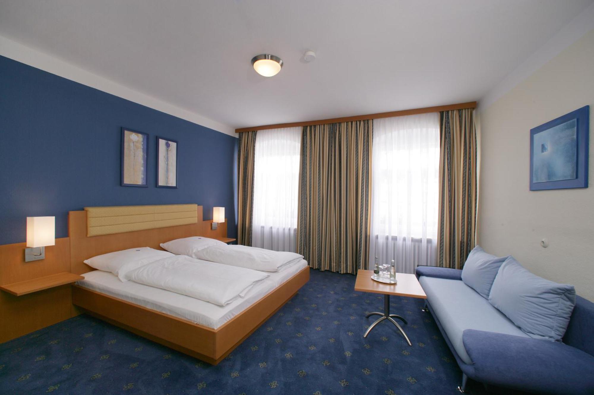 Altstadt-Hotel Zieglerbraeu Дахау Екстер'єр фото