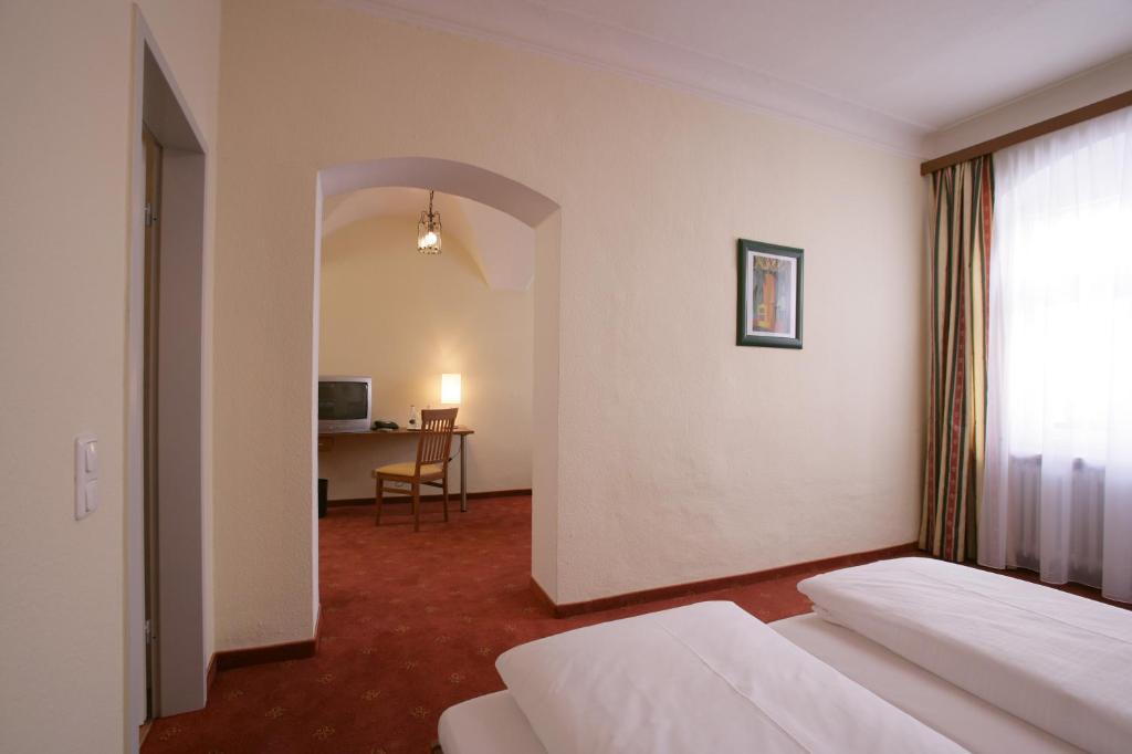 Altstadt-Hotel Zieglerbraeu Дахау Номер фото