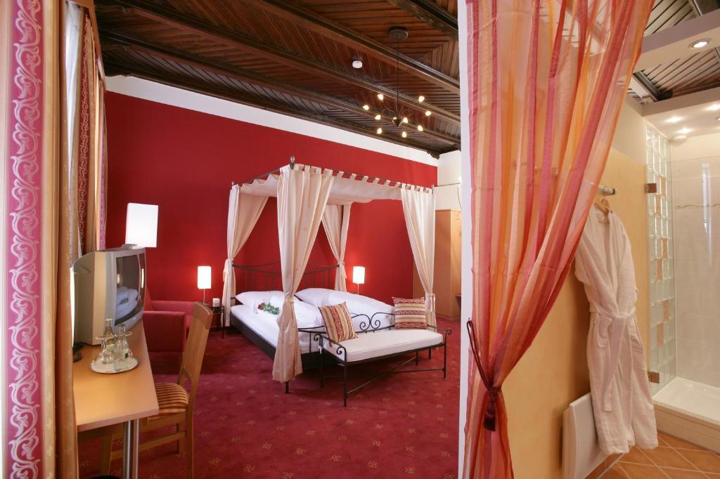 Altstadt-Hotel Zieglerbraeu Дахау Номер фото
